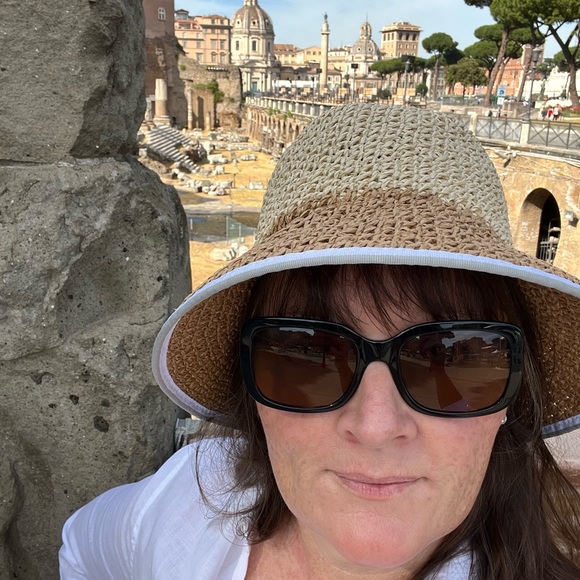 Meet your Posher, Erika - Picture 4 of 6